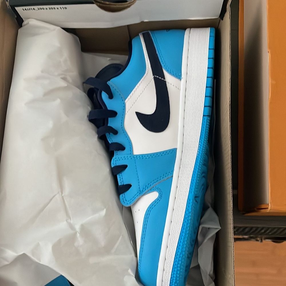 Air Jordan Low BNWB never worn size 7 Y